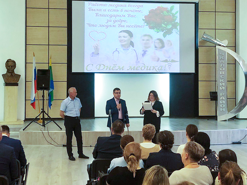 Сотрудники екатеринбург. Депутаты Екатеринбурга. ЕКБ медицинский.