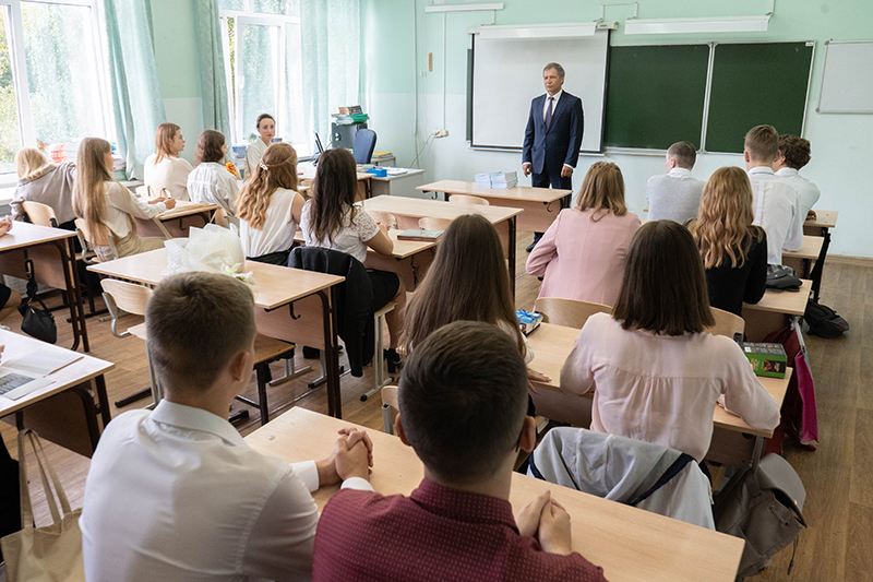 Сколько первых классов в екатеринбурге. Школа номер 23 Екатеринбург. Школа 1 Екатеринбург. Школа 7 ЕКБ. Школа номер 1 Екатеринбург.