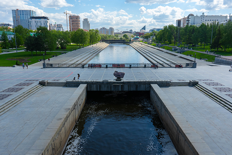 Помощь волонтерам, медикам и военным