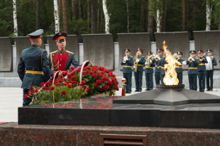 Вечная слава героям! Депутаты почтили память защитников Родины