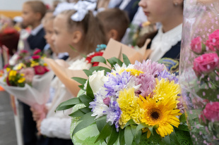 Торжественные линейки и подарки школьникам. Екатеринбург отметил День знаний