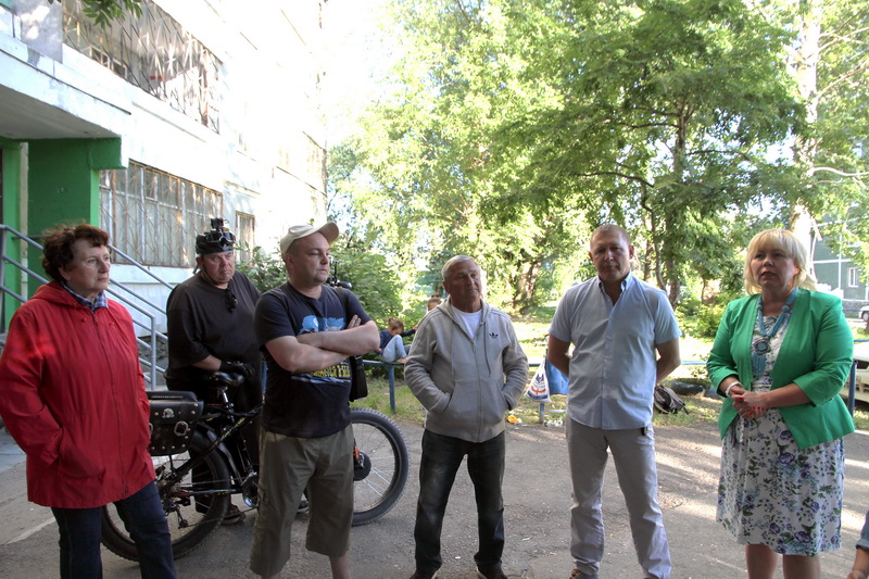 Александр Мяконьких: «В Железнодорожном районе полным ходом идет благоустройство дворовых территорий»