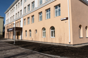 Обновленную гимназию № 99 показали городским властям