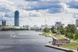 Новый монумент, День ВДВ и шахматный турнир. Депутаты – в центре городских событий 