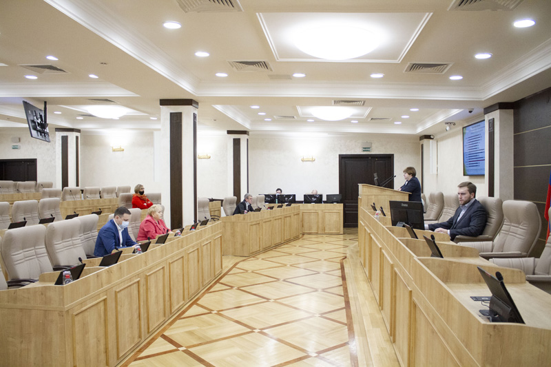 Комиссия по экономическому развитию обсудила работу предприятий торговли и общепита в Екатеринбурге