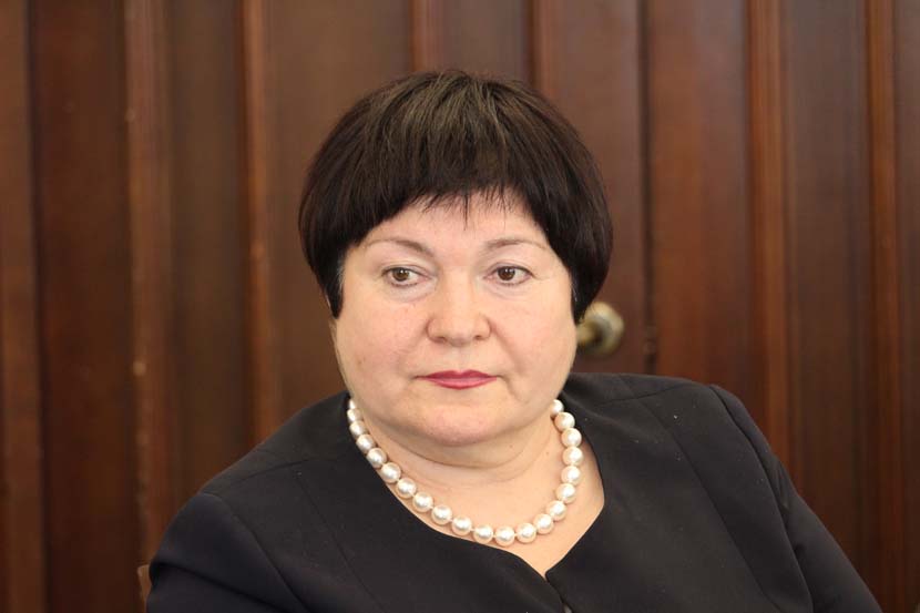 Депутат Елена Дерягина поздравила горожан с Днем Молодежи