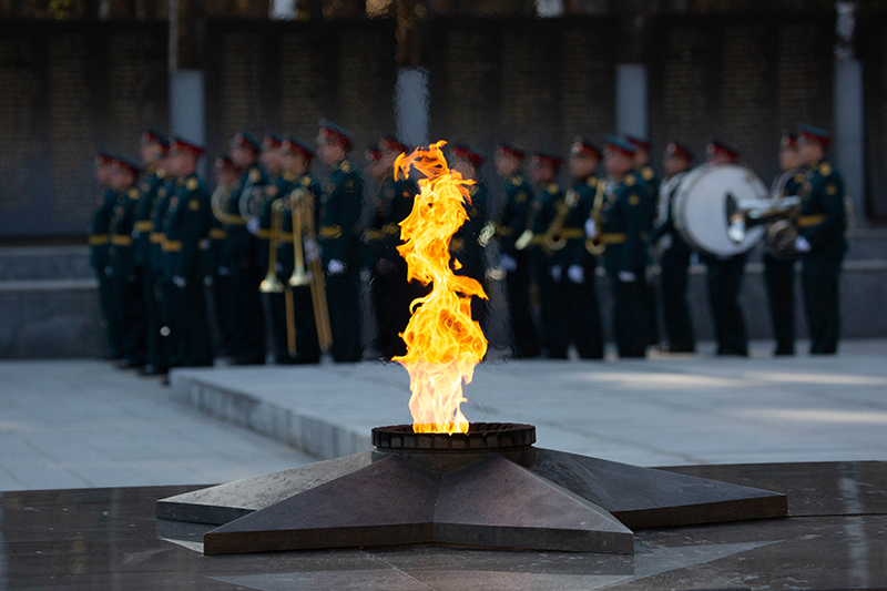На Широкореченском мемориале почтили память погибших воинов