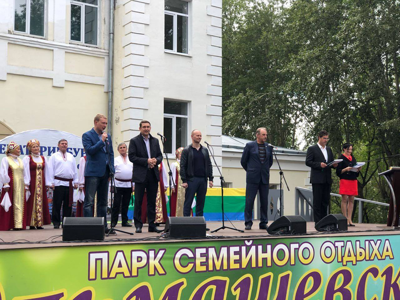 Депутат Владимир Смирнов поздравил жителей Орджоникидзевского района с Днем города