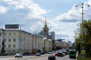 Навстречу жителям: поздравление семейных пар, спортивный забег