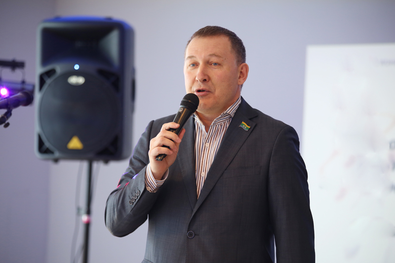 Александр Мяконьких поздравил выпускников Железнодорожного района с успешным завершением учебы