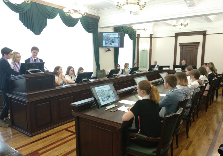 Елена Дерягина приняла участие во встрече с лидерами ученического самоуправления