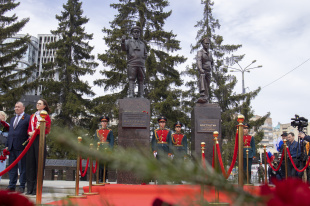 В уральской столице открыли памятник Герою Советского Союза Валерию Востротину