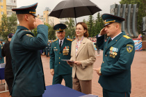 Депутаты городской Думы поздравили с выпускными бывших школьников и студентов