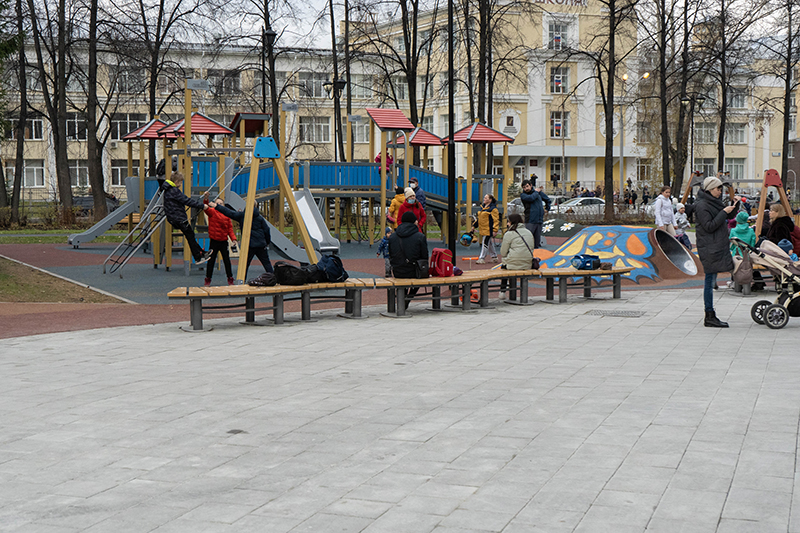 Обновленный сквер Орджоникидзе принял первых посетителей