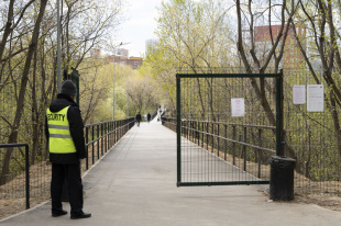 Депутаты проверили, как обеспечивается безопасность посетителей в парке Маяковского 