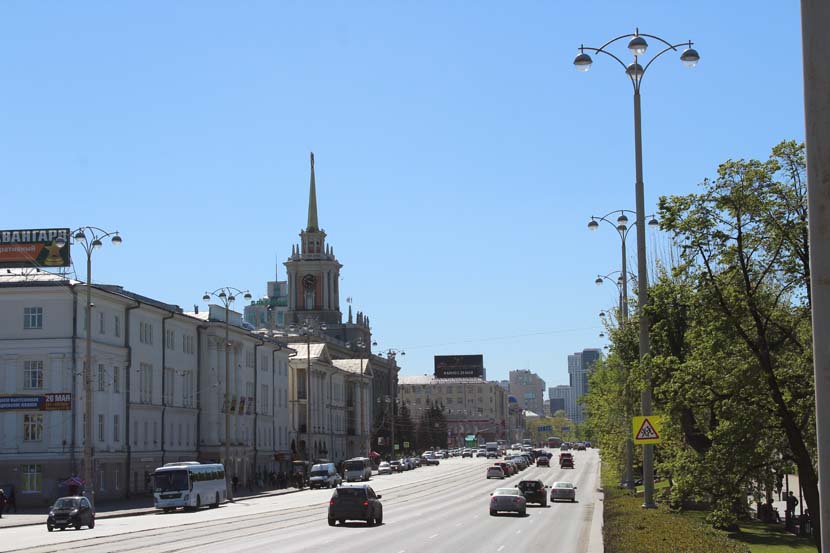 Навстречу жителям: встречи с трудовыми коллективами, диспансеризация, экскурсии для горожан