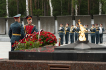 Вечная слава героям! Депутаты почтили память защитников Родины