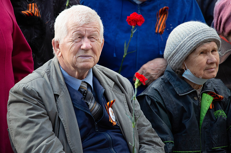 Ветераны продолжают принимать поздравления от депутатов городской Думы