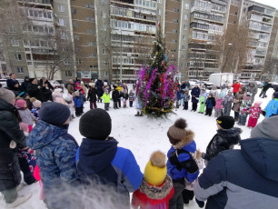 В Екатеринбурге начали проводить новогодние елки для детей