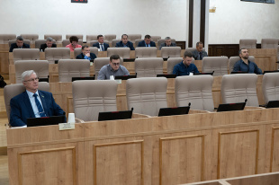 Депутаты обсудили доходы бюджета и сметы районных администраций на 2024 год