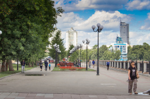 Обещали-сделали: гуманитарная помощь и благоустройство города 