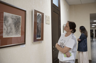В городской Думе открылась выставка уникальных работ уральского художника Виталия Воловича 