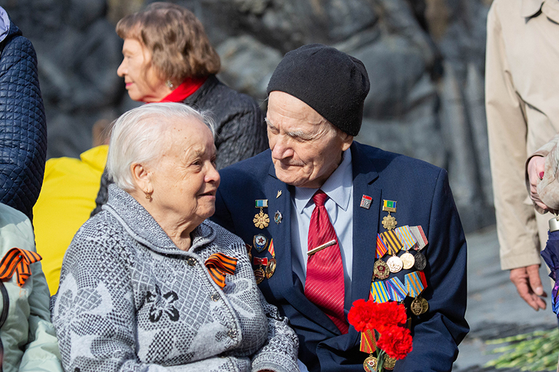 Ветераны Великой Отечественной войны начали принимать поздравления депутатов