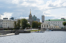 Поздравление Почетных граждан Екатеринбурга Веры Максимовой, Ольги Коростелевой и Леонида Шалимова