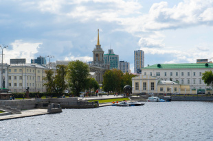Навстречу жителям: подарок для людей пожилого возраста, юбилей поселка и поздравление крепких семей