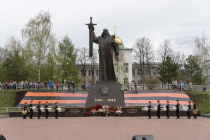 Память фронтовиков и тружеников тыла почтили на площади Обороны