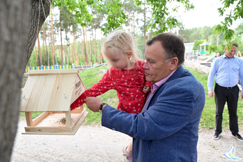 Благоустройство депутаты. Местные депутаты. Благоустройство двора. Депутат крылов балашиха. Бовтуненко благоустройство дворов.